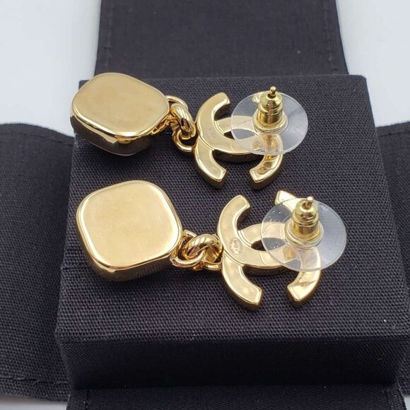 100% Authentic CHANEL Brand New Earrings - Picture 4 of 9
